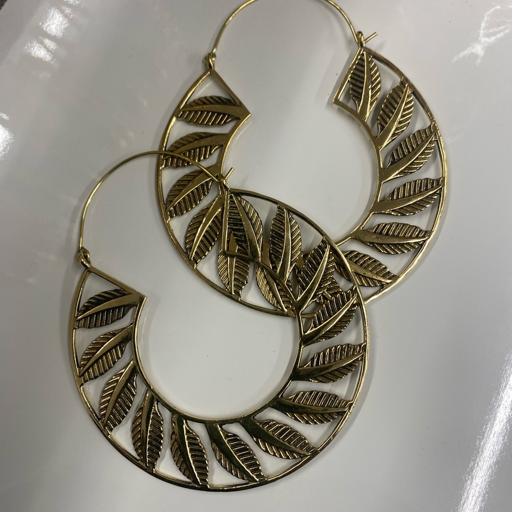 Items to be sold live accessories